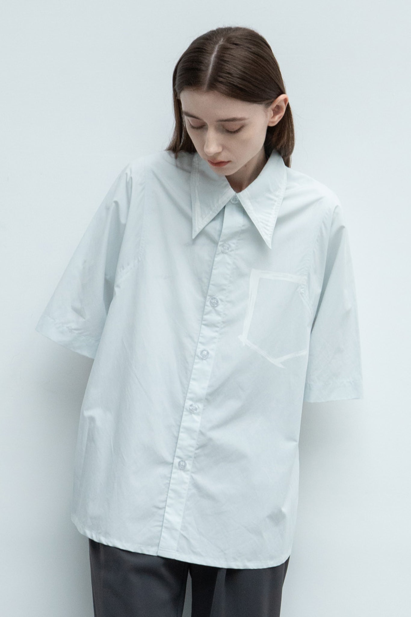 【 UNISEX 】 브러쉬 페인트 오버 셔츠 