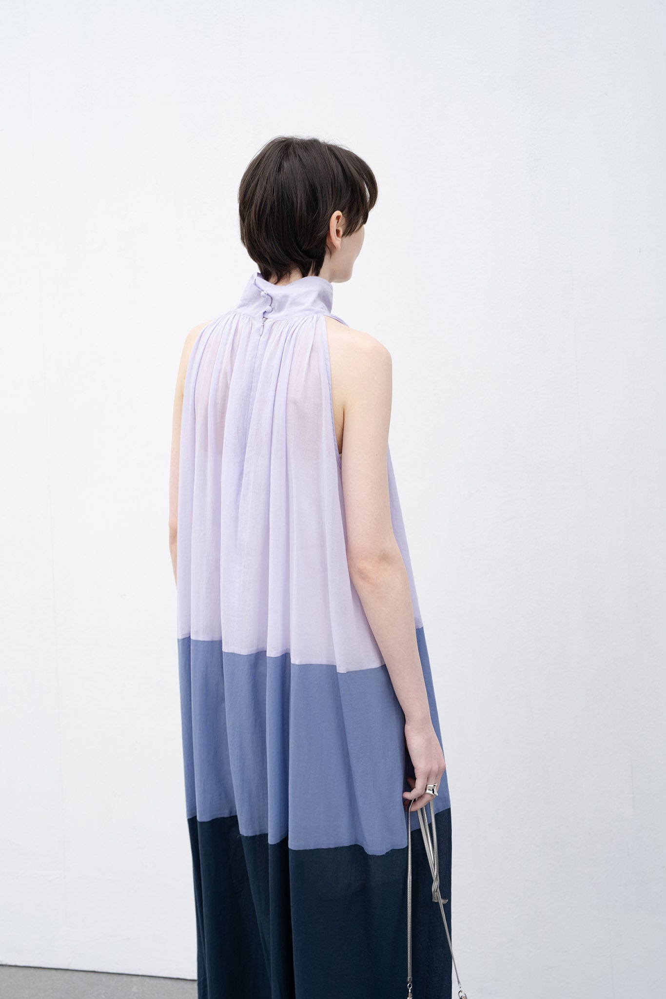 Gradient color sleeveless high neck dress 