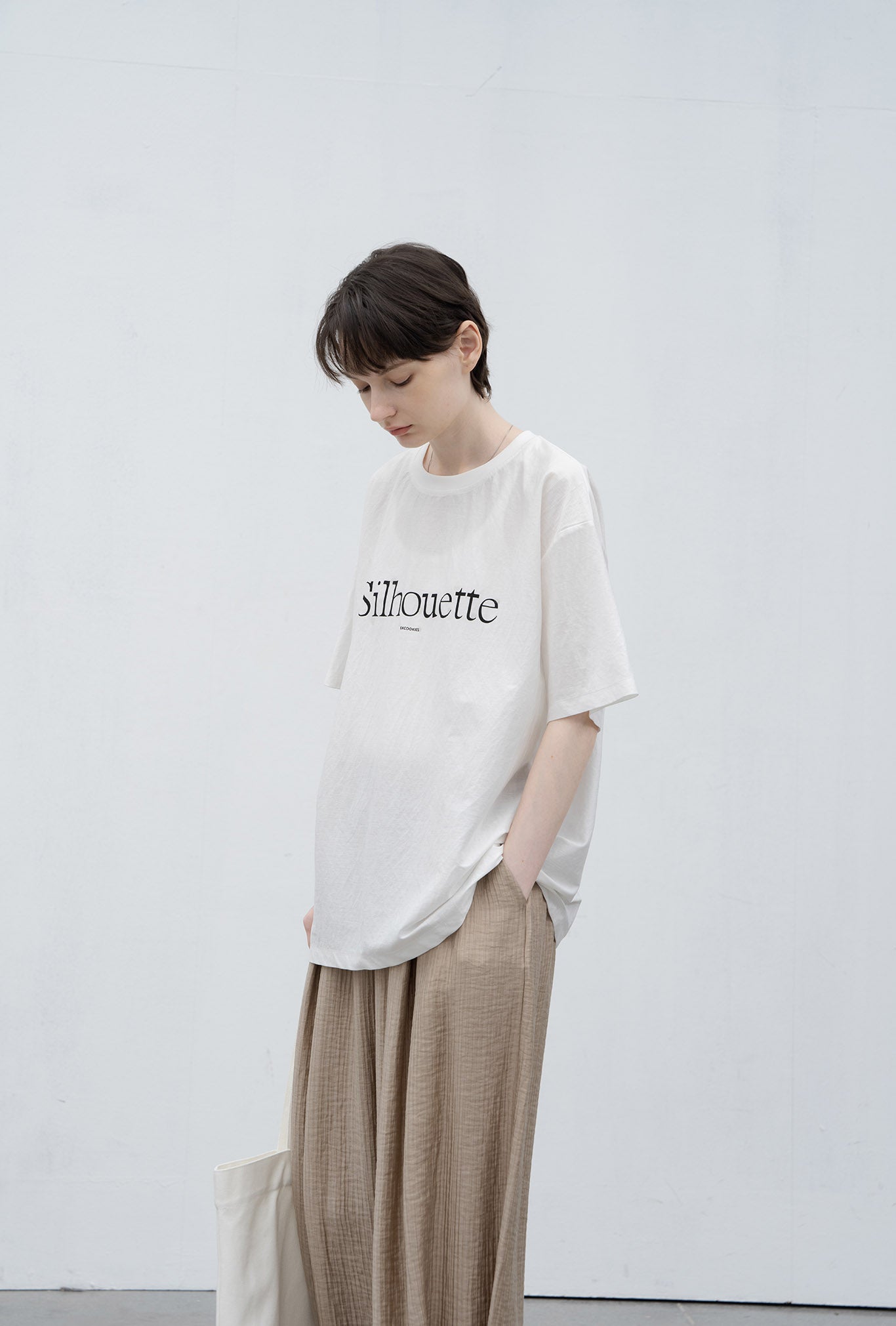 "silhouette" print cut and sew / T-shirt