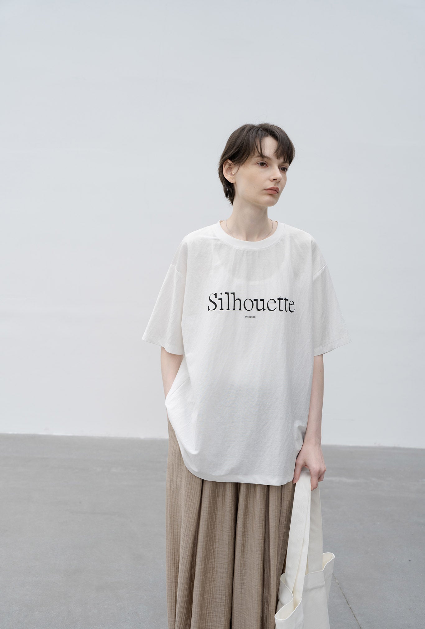 "silhouette" print cut and sew / T-shirt