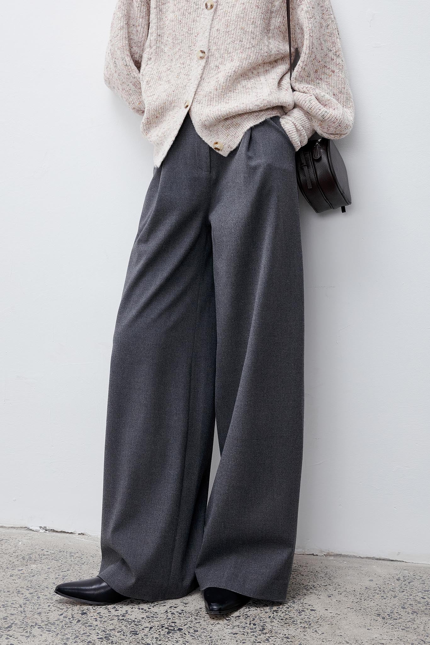 [tageechita] "T" embroidered Lina low straight pants