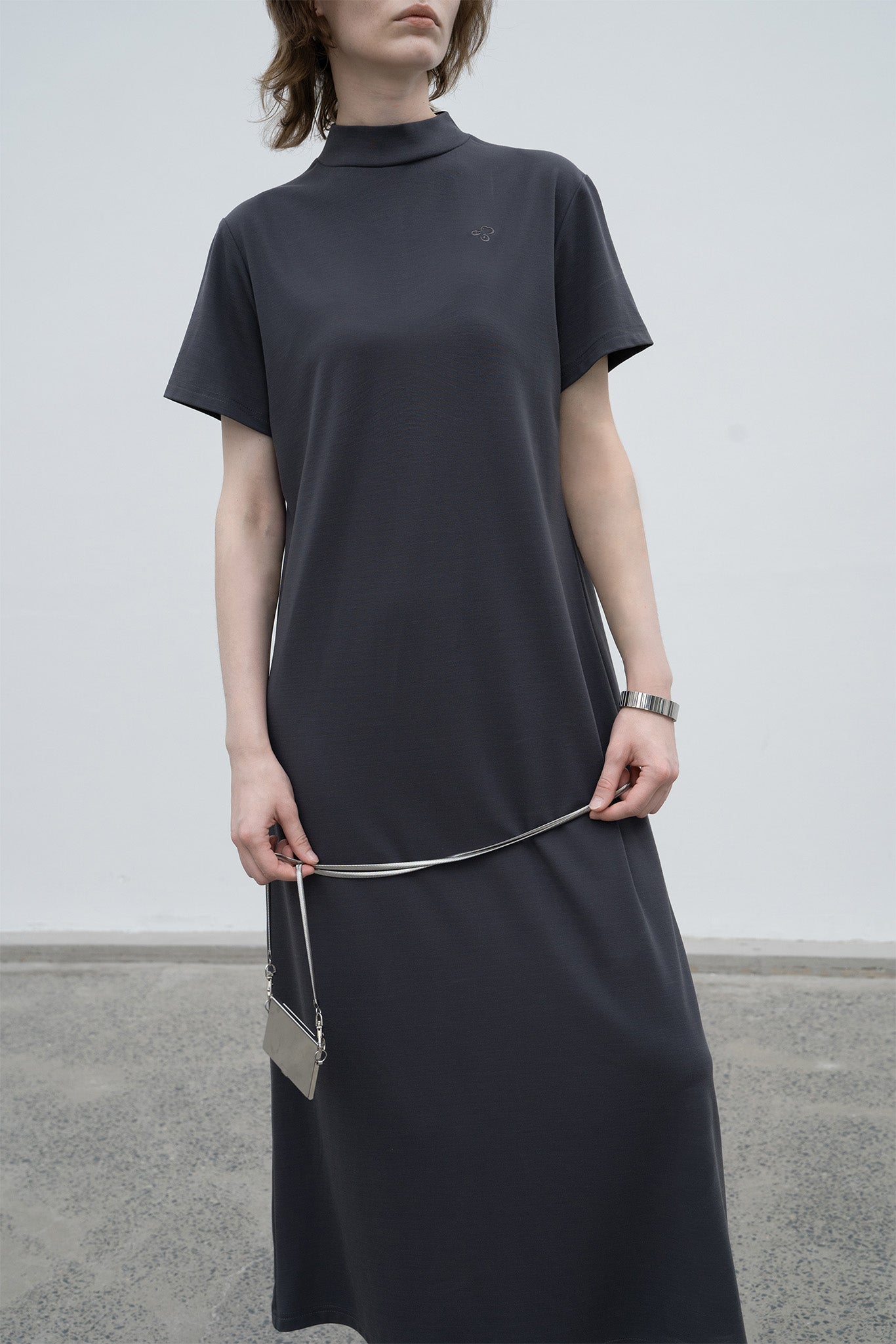 High neck embroidered short sleeve T-shirt cut and sew dress 