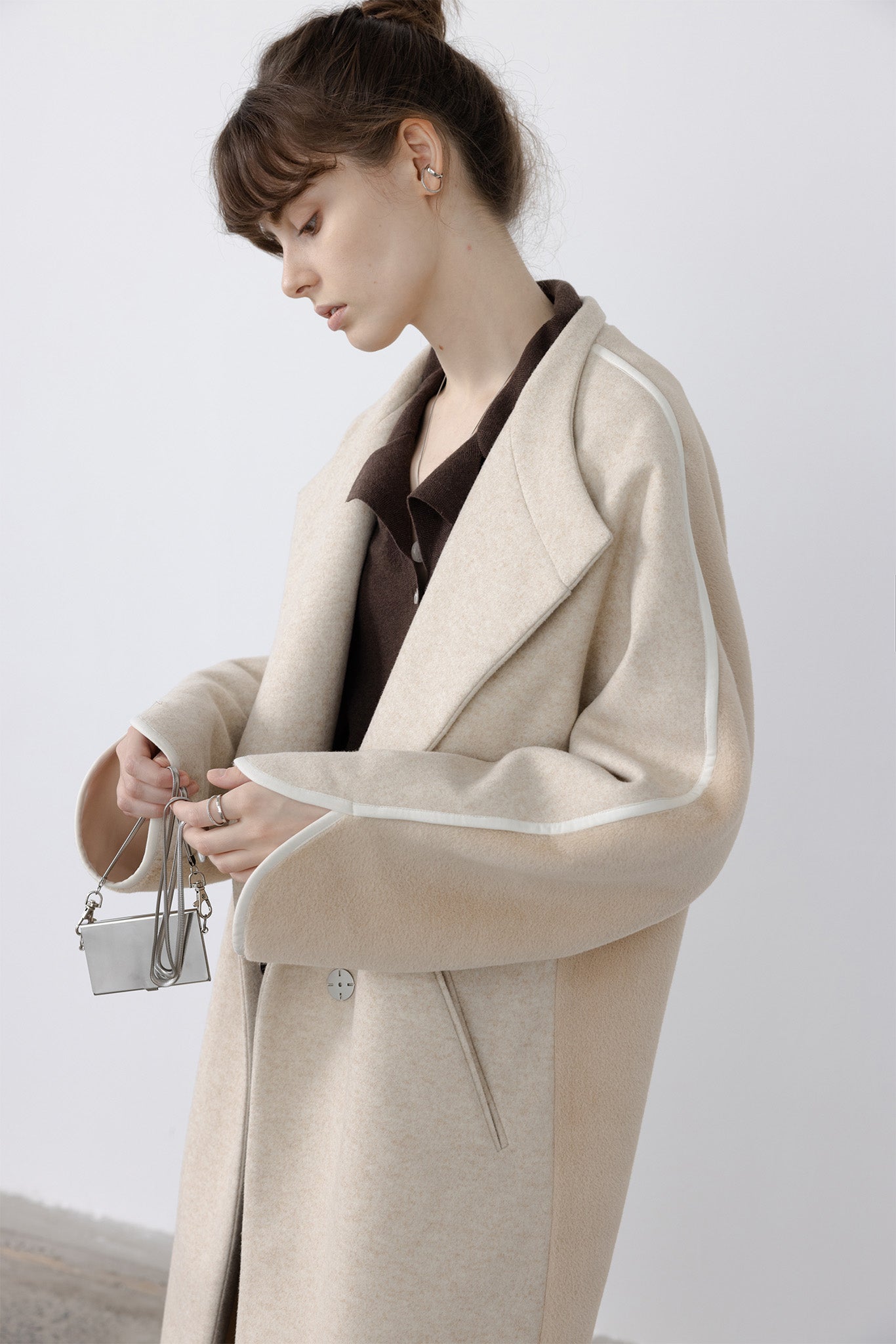 Round sleeve color piping long coat 