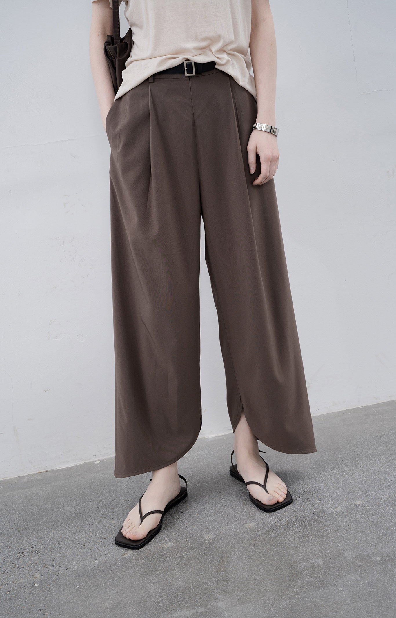 round cut straight ankle pants