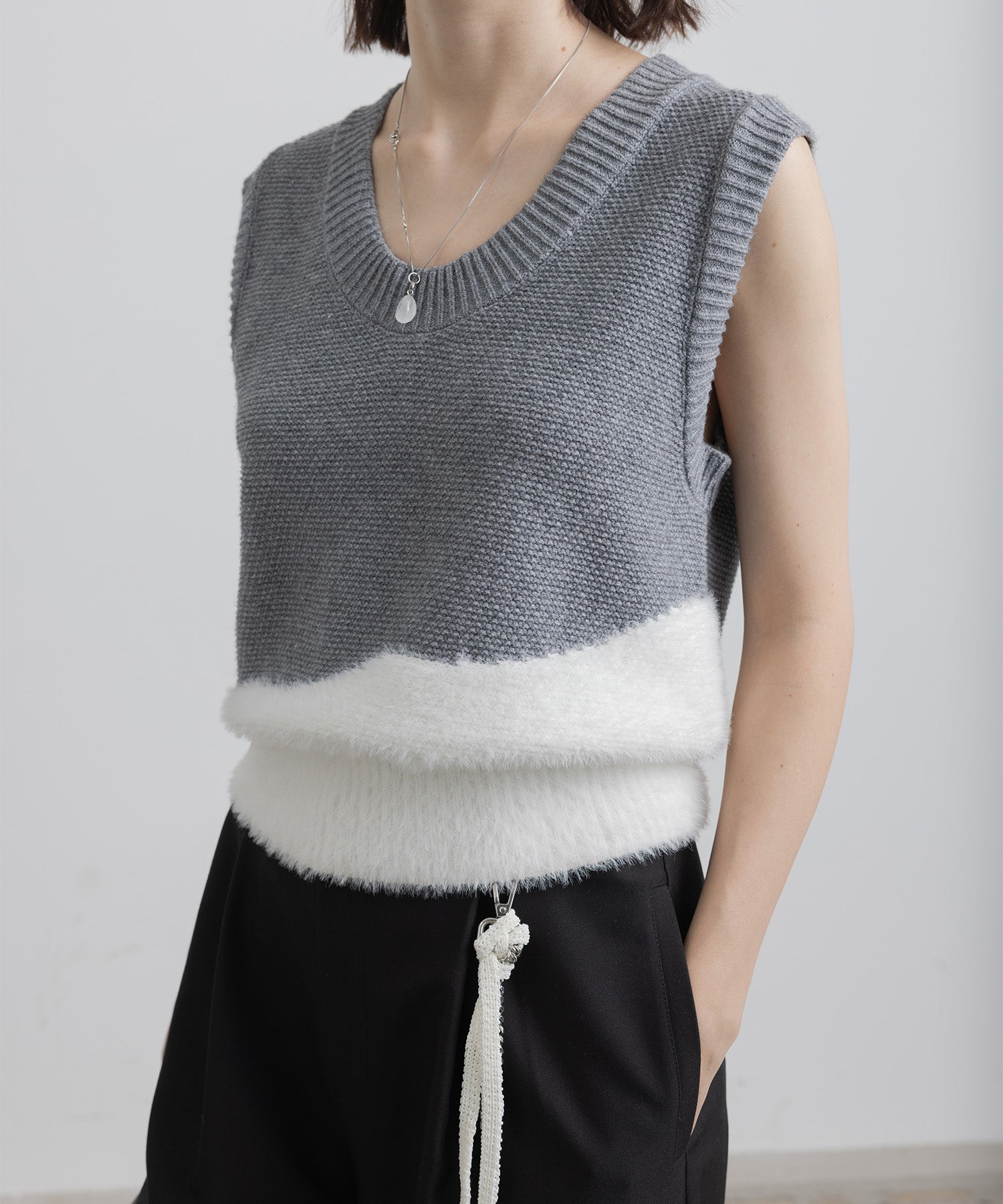 Wave docking knit vest